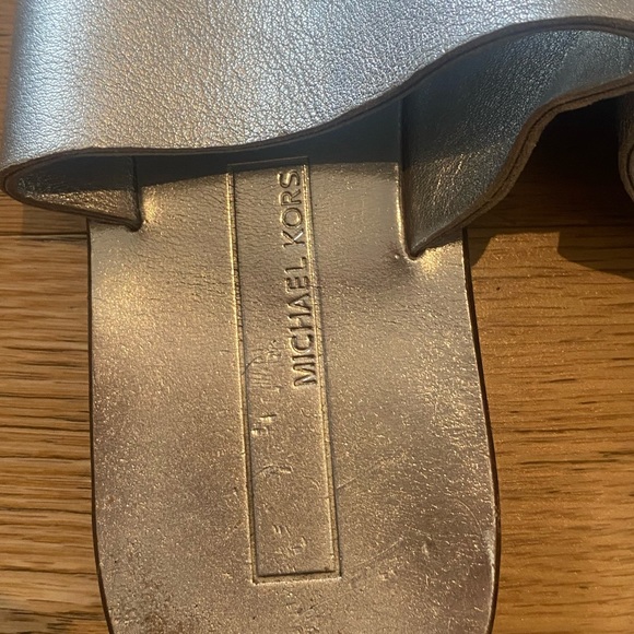 Michael Kors metallic sandal - Picture 2 of 3